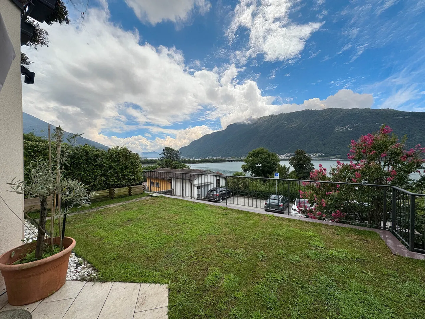 Casa gemella vista lago con giardino a Bissone - Foto 10 di 11