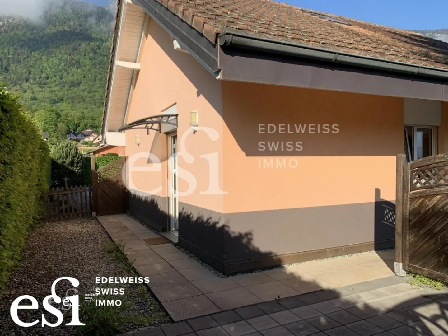 For rent, nice 2.5 rooms with mezzanine in villa in Muraz - Photo 1 of 10