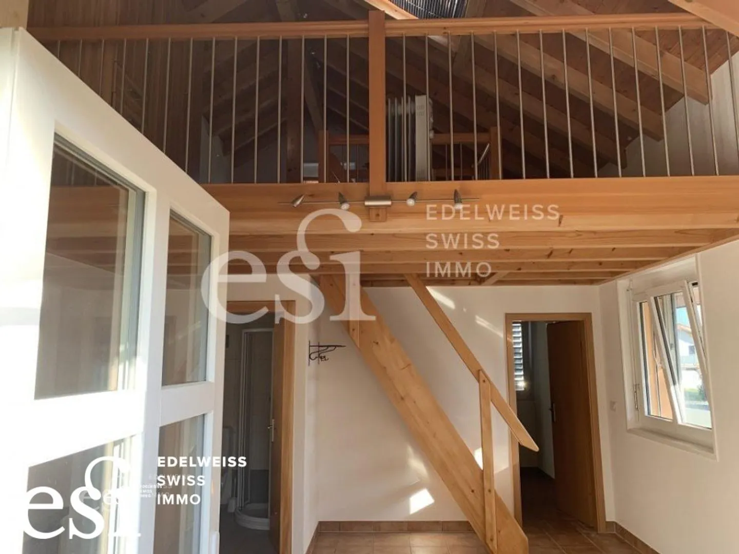 For rent, nice 2.5 rooms with mezzanine in villa in Muraz - Photo 2 of 10