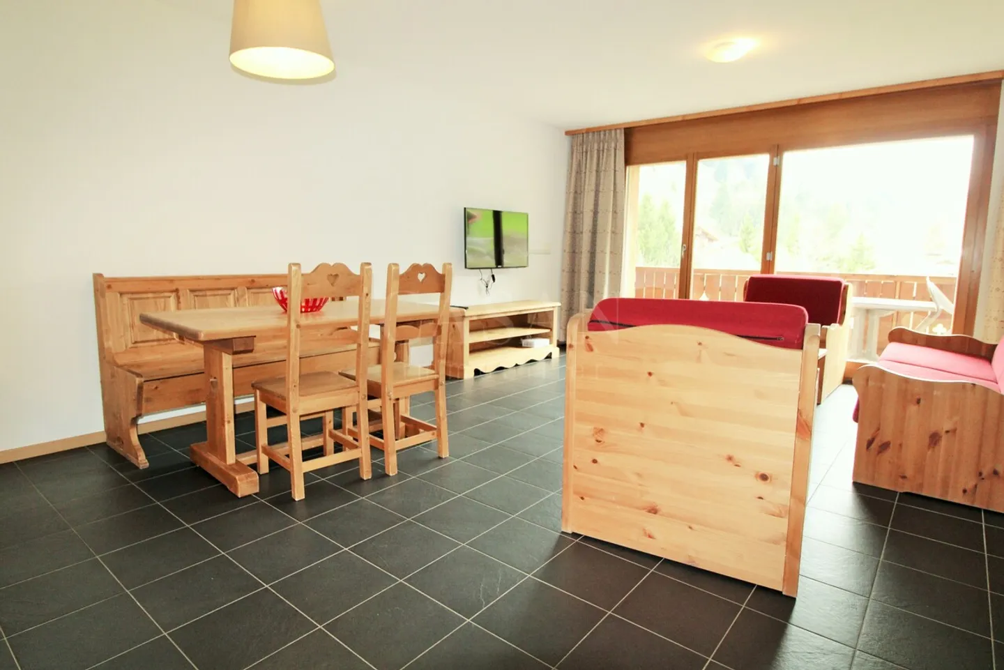 Charming Apartment with Balcony - Photo 2 of 5