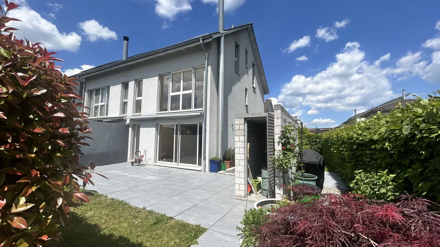 Bellissima Casa Familiare Semi-Indipendente - Foto 1 di 33