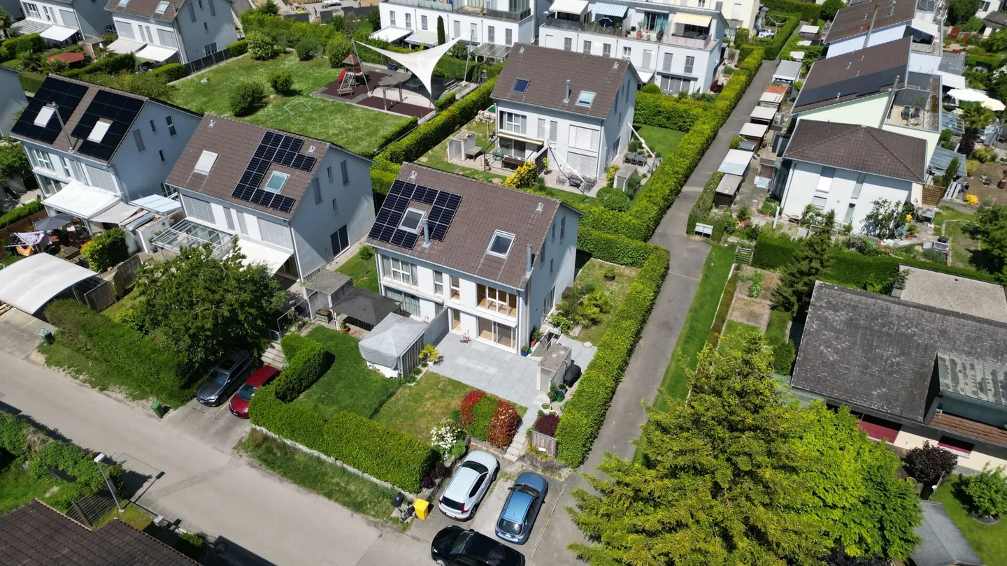 Bellissima Casa Familiare Semi-Indipendente - Foto 2 di 33