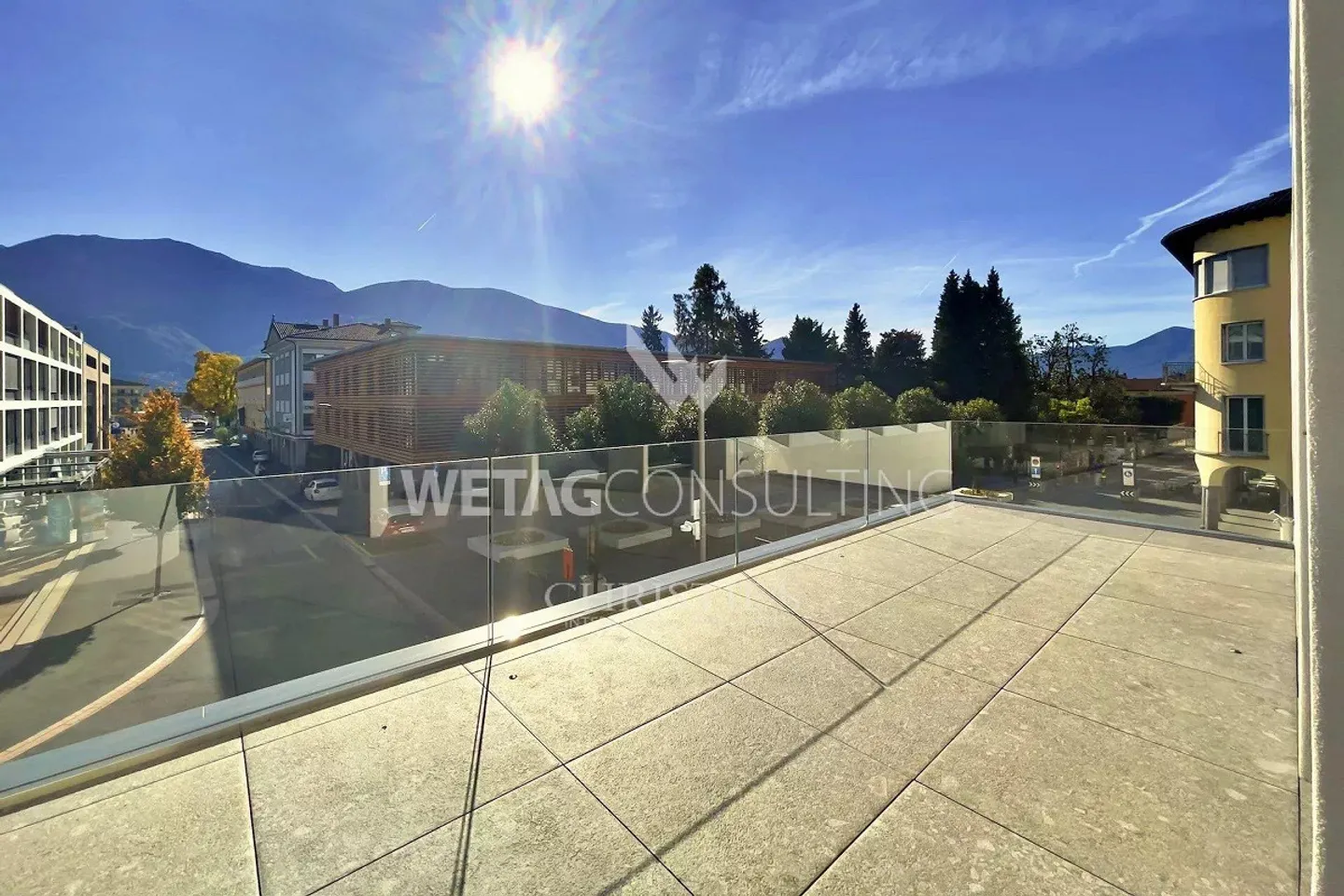 Appartamento moderno e di alta qualità di 3,5 locali con terrazza ad Ascona in vendita - Foto 2 di 10