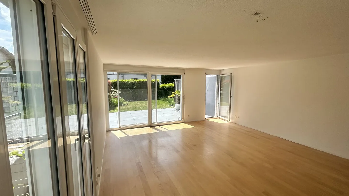 Bellissima Casa Familiare Semi-Indipendente - Foto 3 di 33