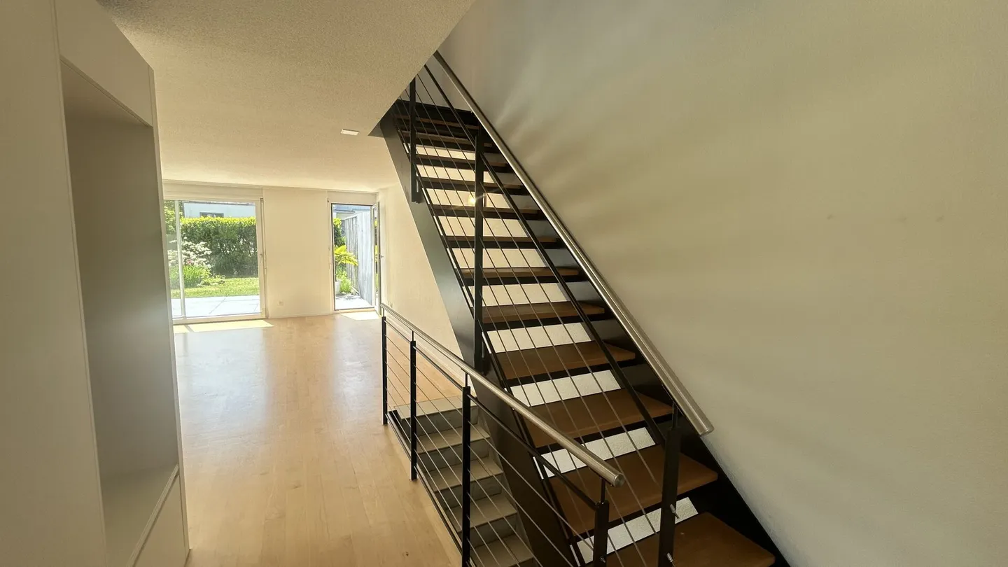 Bellissima Casa Familiare Semi-Indipendente - Foto 8 di 33