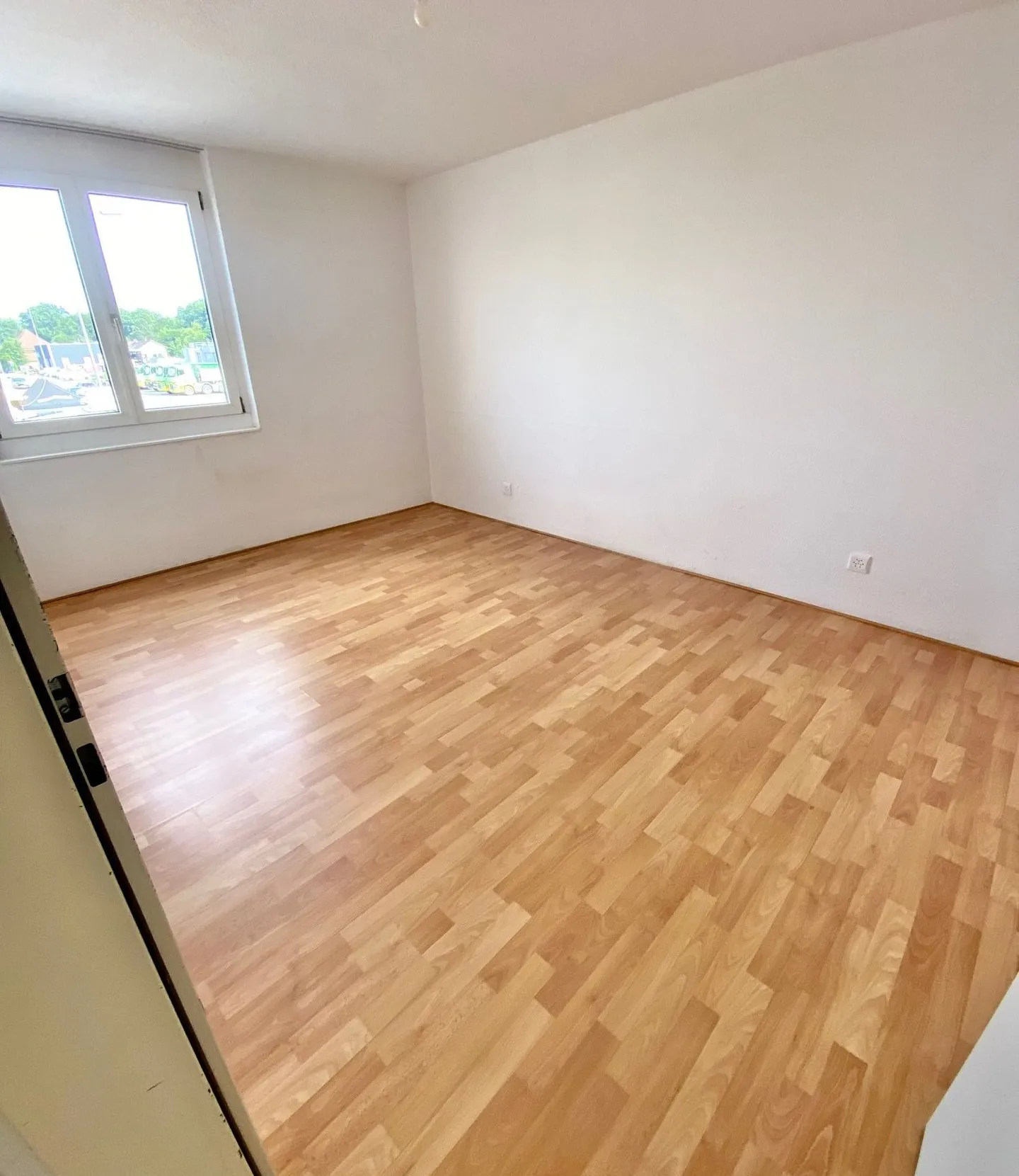 3- ZIMMER WOHNUNG 75M2 1200.-,  1- ZIMMER- WHG  850.-, 6- ZIMMER 150M2 2000.- - Foto 9 von 34