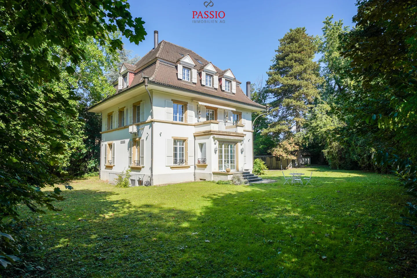 Vivere maestoso a Biel: Casa unifamiliare di lusso con 9,5 stanze - Foto 2 di 17