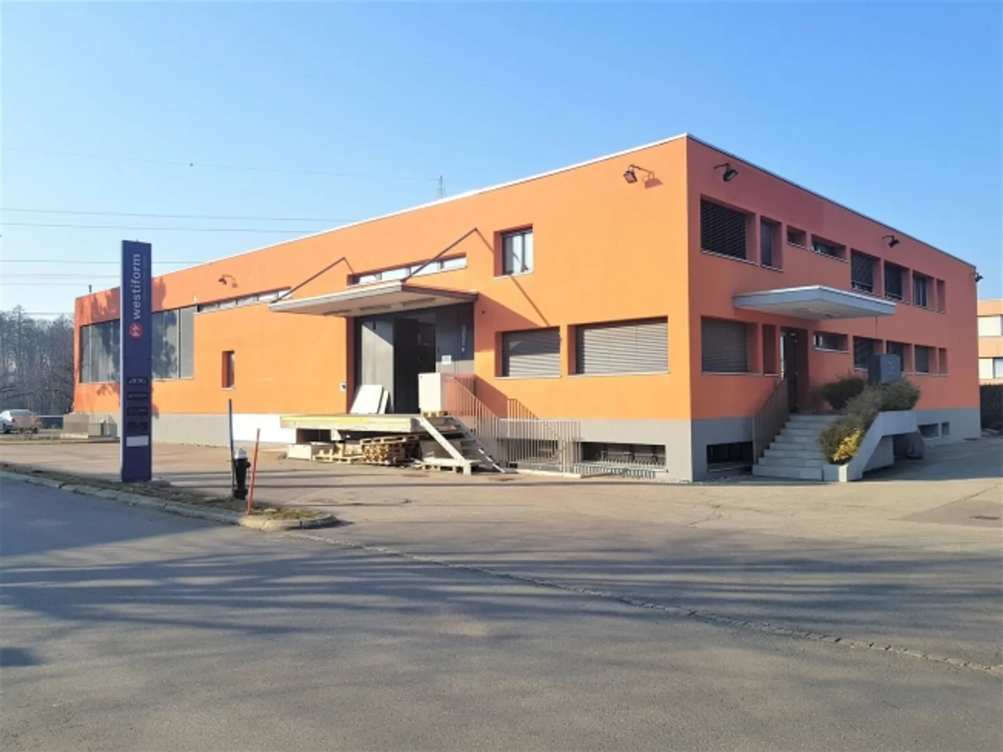 Zona in Budron - Piattaforma di carico disponibile - Deposito di 83 m2 - Foto 1 di 3