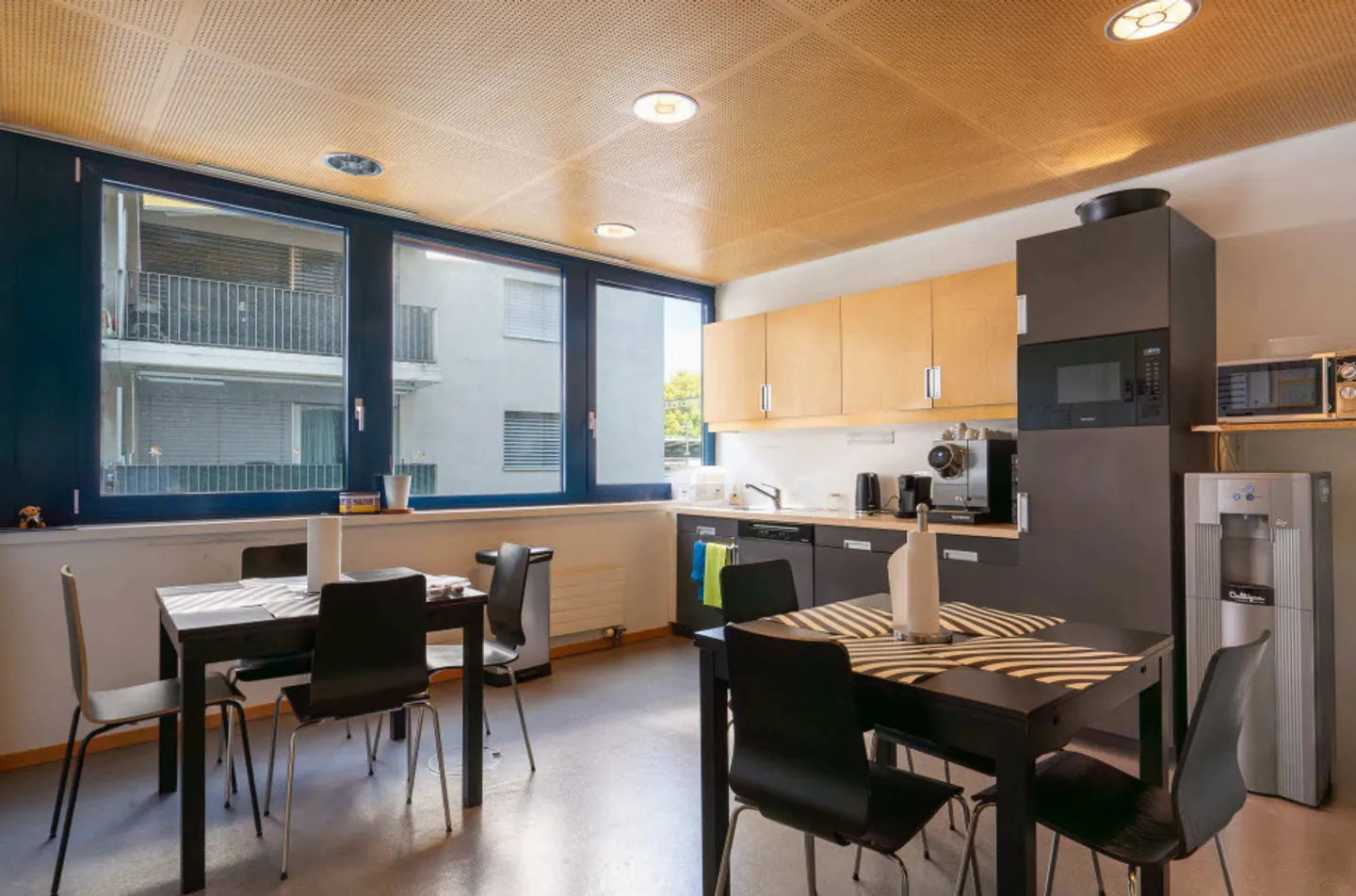 Commerce - Photo 6 of 10