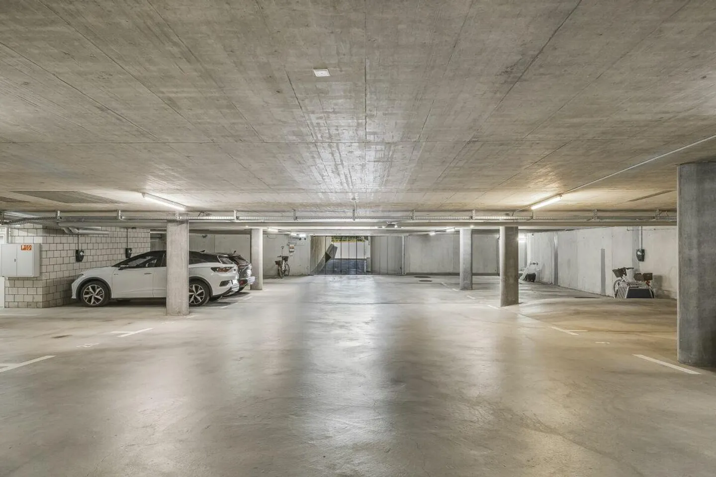 Attico con due terrazze soleggiate in un ambiente verde - Foto 12 di 13