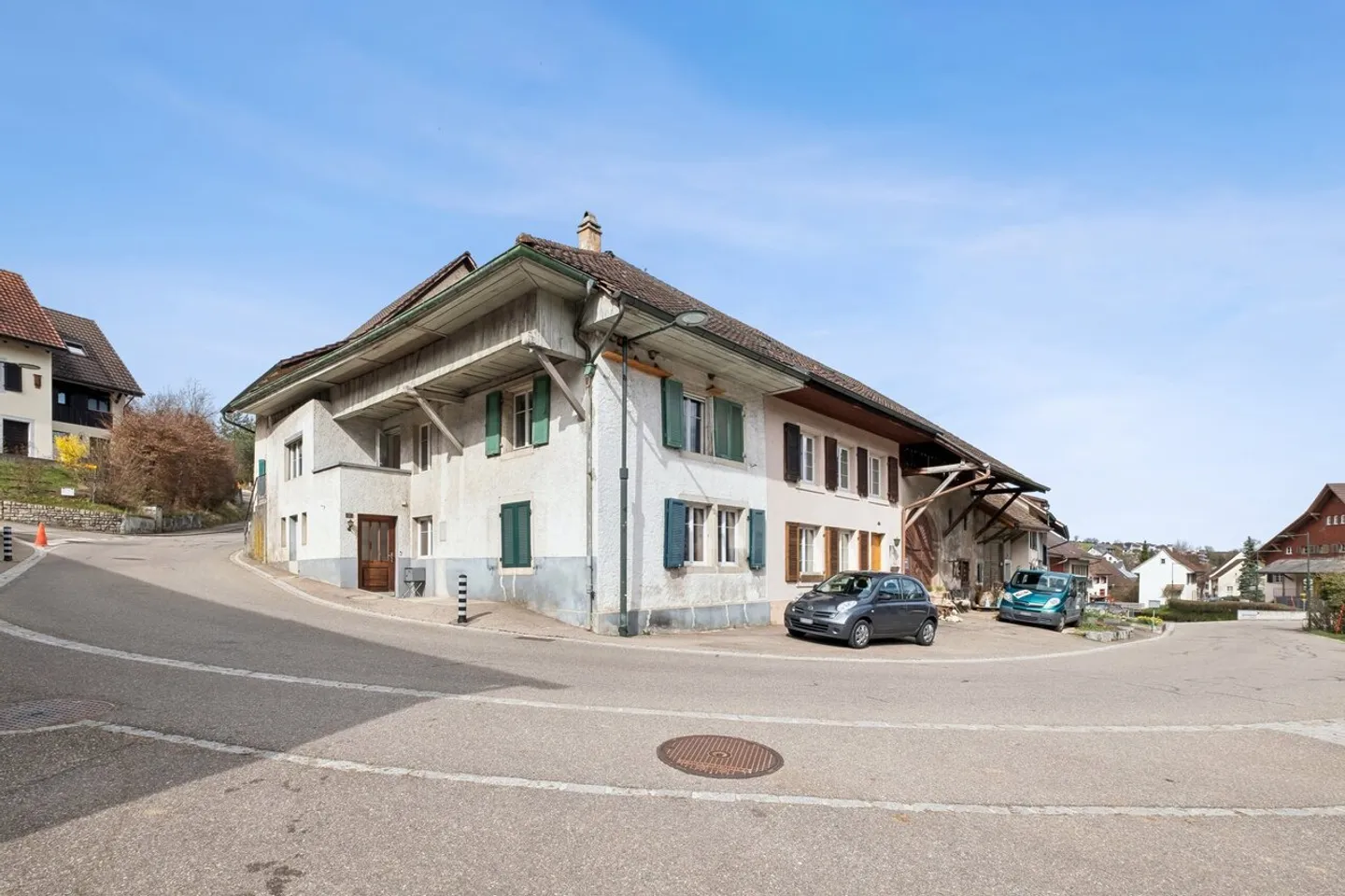 Charmantes Eckhaus mit Potenzial - Foto 1 von 6