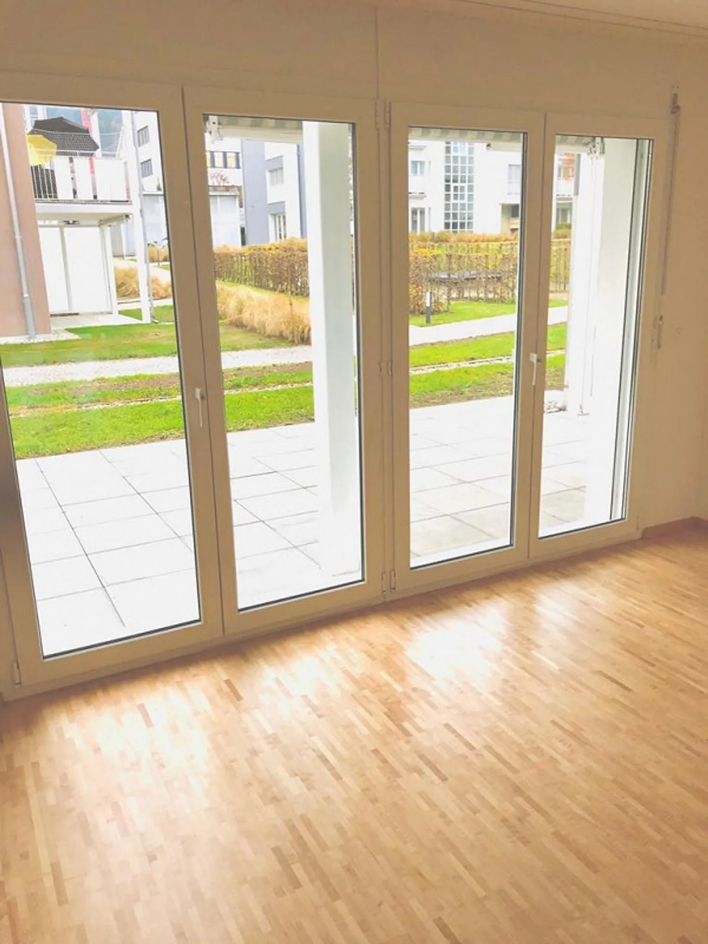 Appartement spacieux au rez-de-chaussée avec rangement, 2 espaces de sièges - Photo 4 sur 4