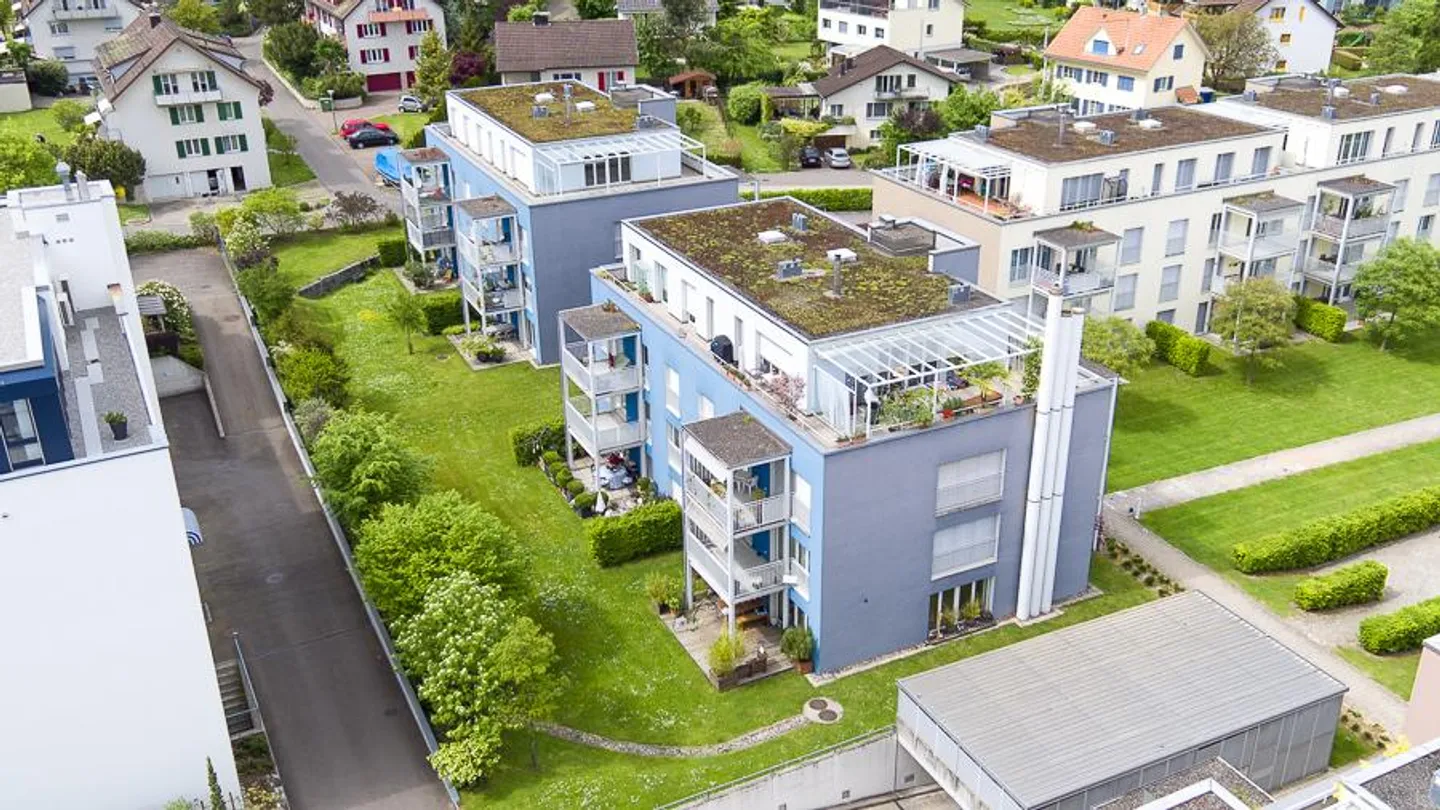 Appartement spacieux au rez-de-chaussée avec rangement, 2 espaces de sièges - Photo 1 sur 4