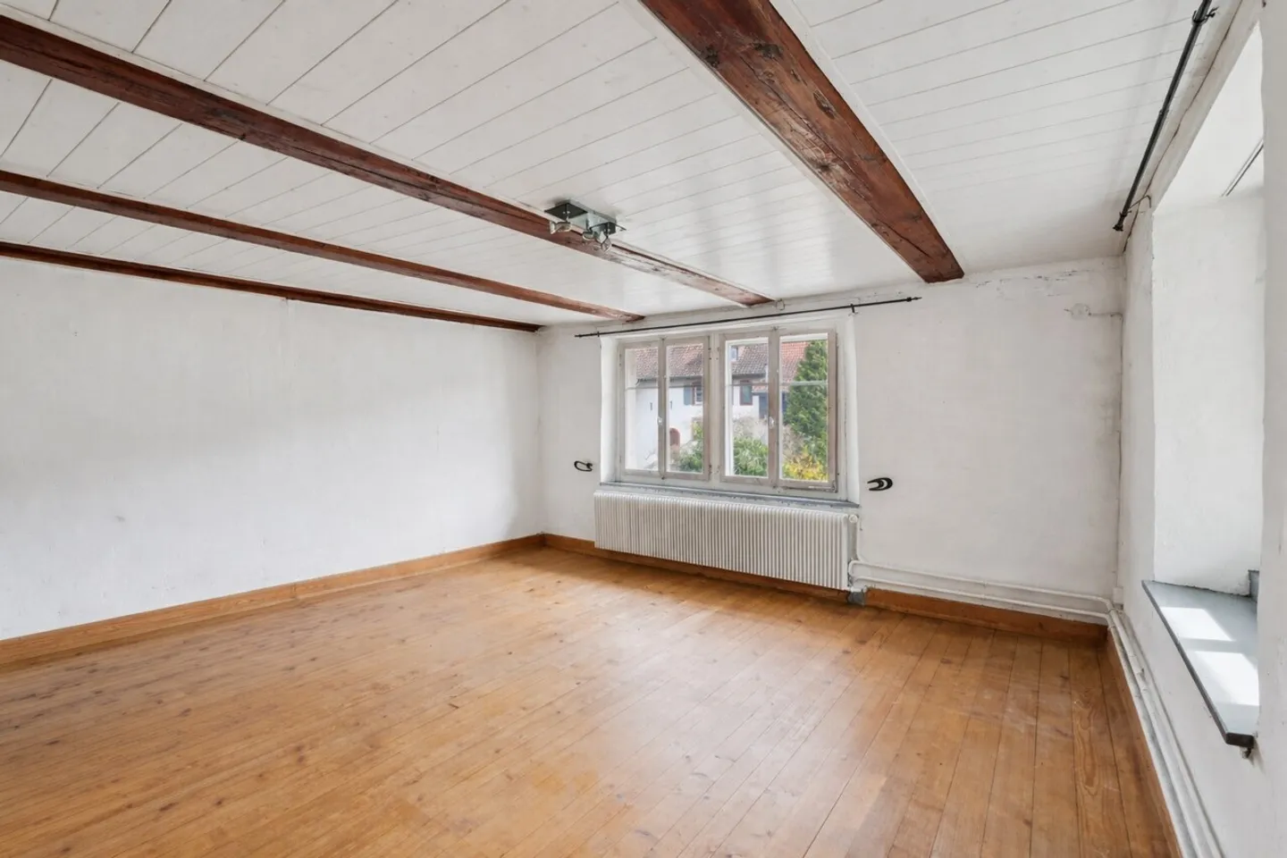 Charmantes Eckhaus mit Potenzial - Foto 3 von 6