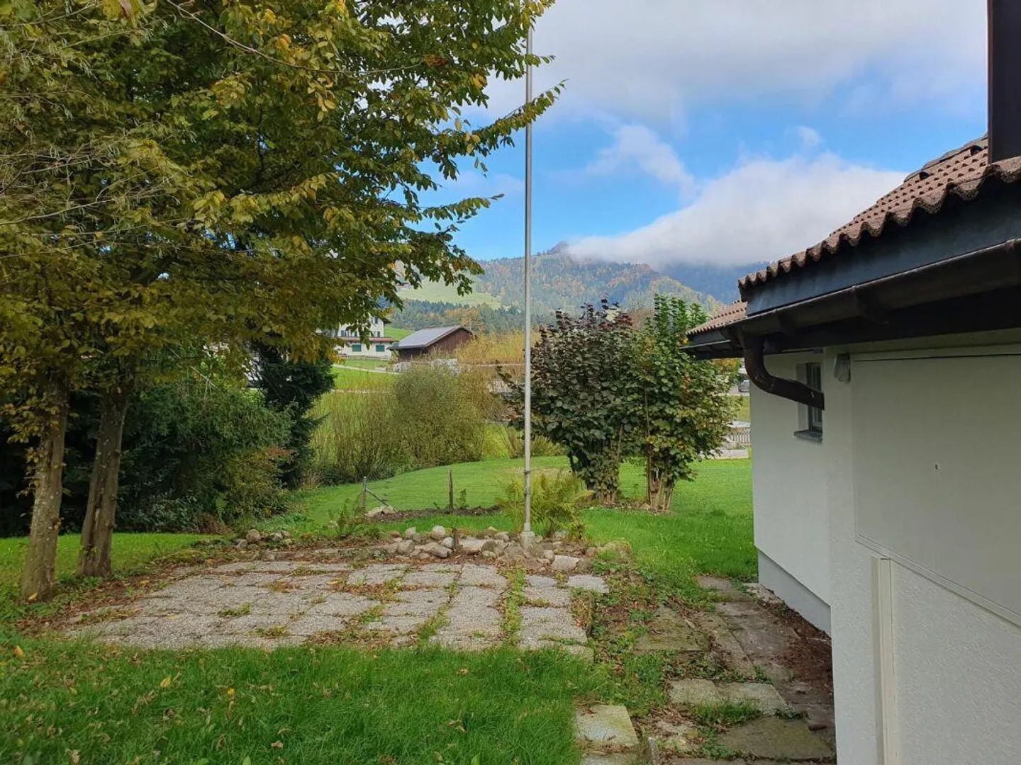 Small residential or holiday home with garden in sunny location - Photo 8 of 9