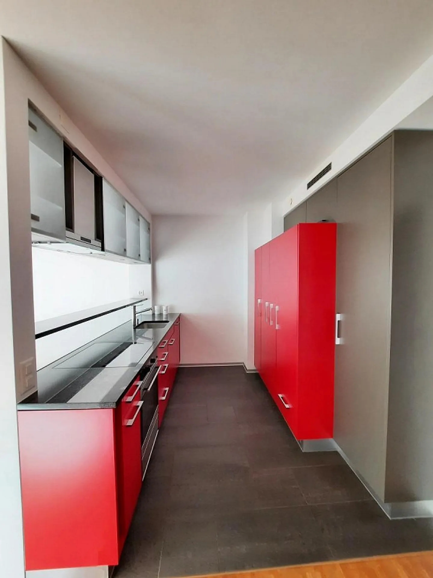 Moderne Wohnung am Eigerplatz - Foto 2 von 8