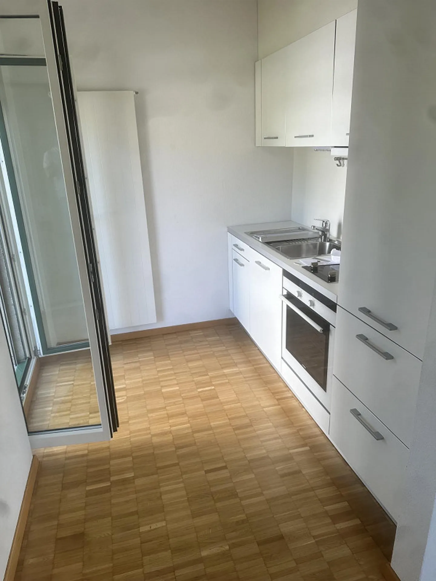 Helles Studio mit Balkon - Foto 6 von 10