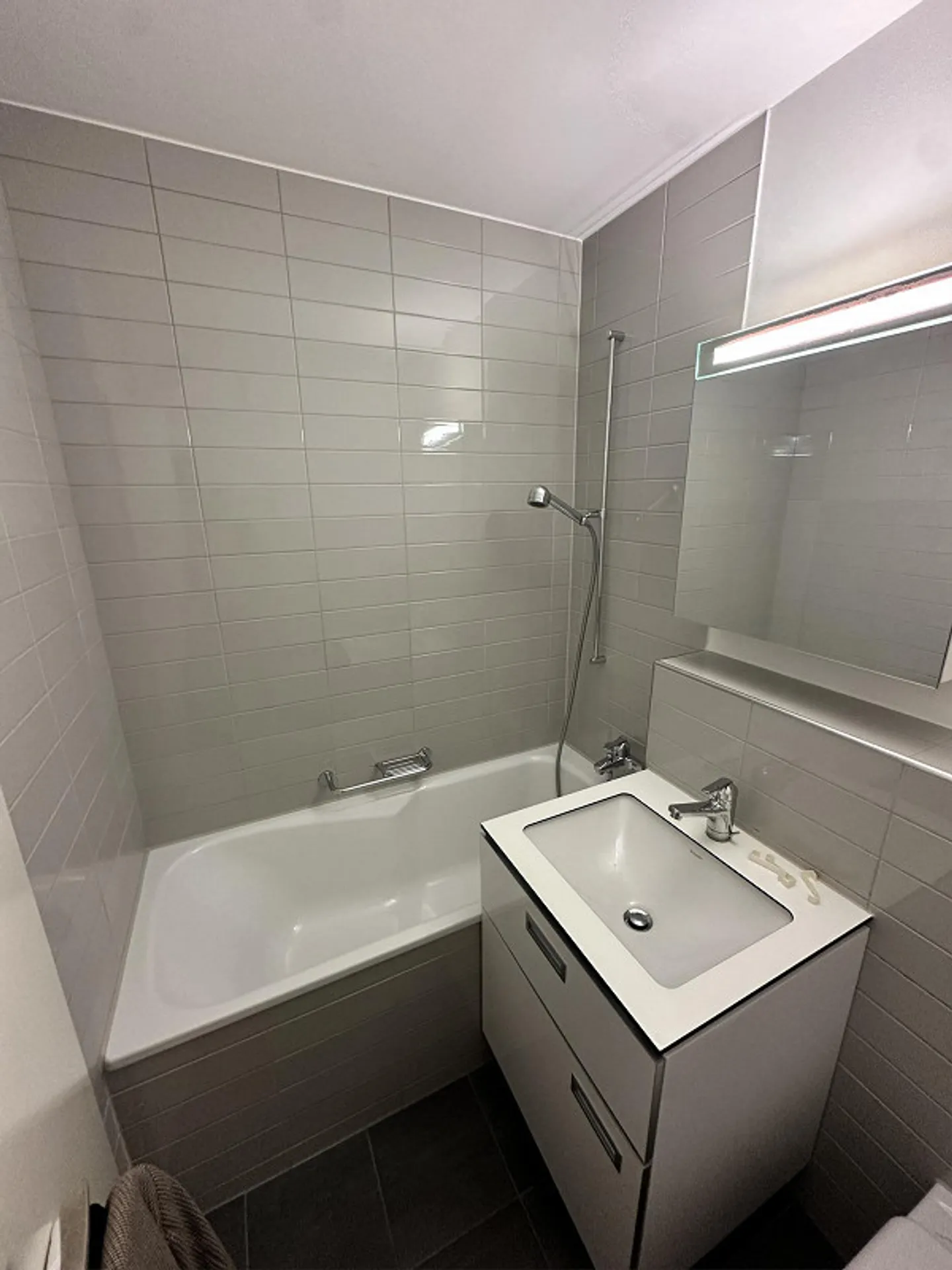 Helles Studio mit Balkon - Foto 7 von 10