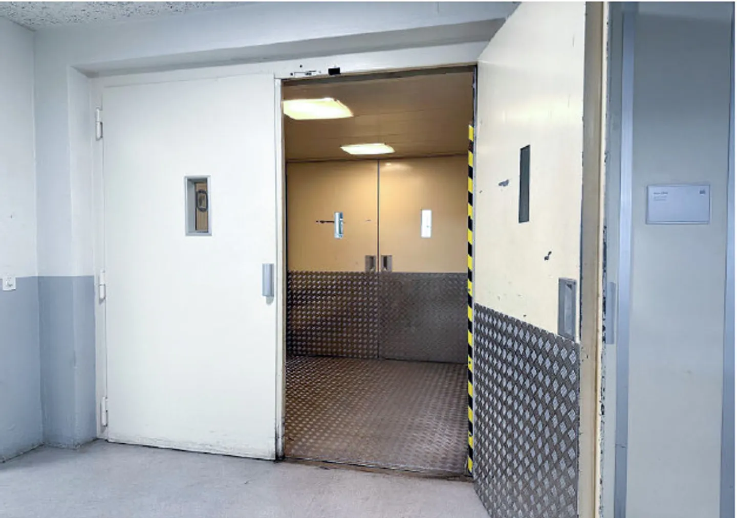 ALTO STANDARD IN UNA POSIZIONE CENTRALE - Foto 2 di 8