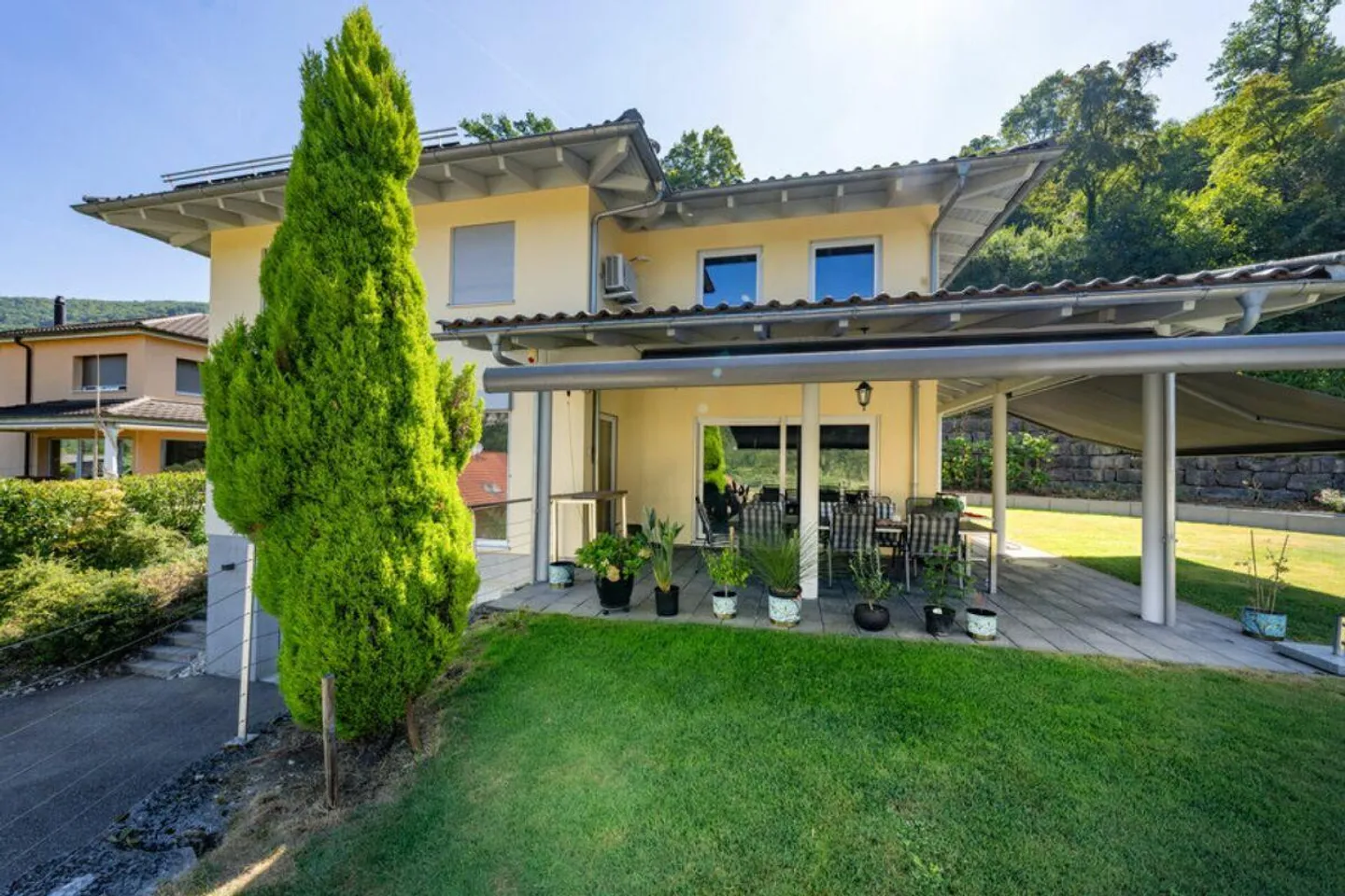 Casa unifamiliare moderna con standard Minergie-P, impianto fotovoltaico e giardino spazioso - Foto 2 di 23