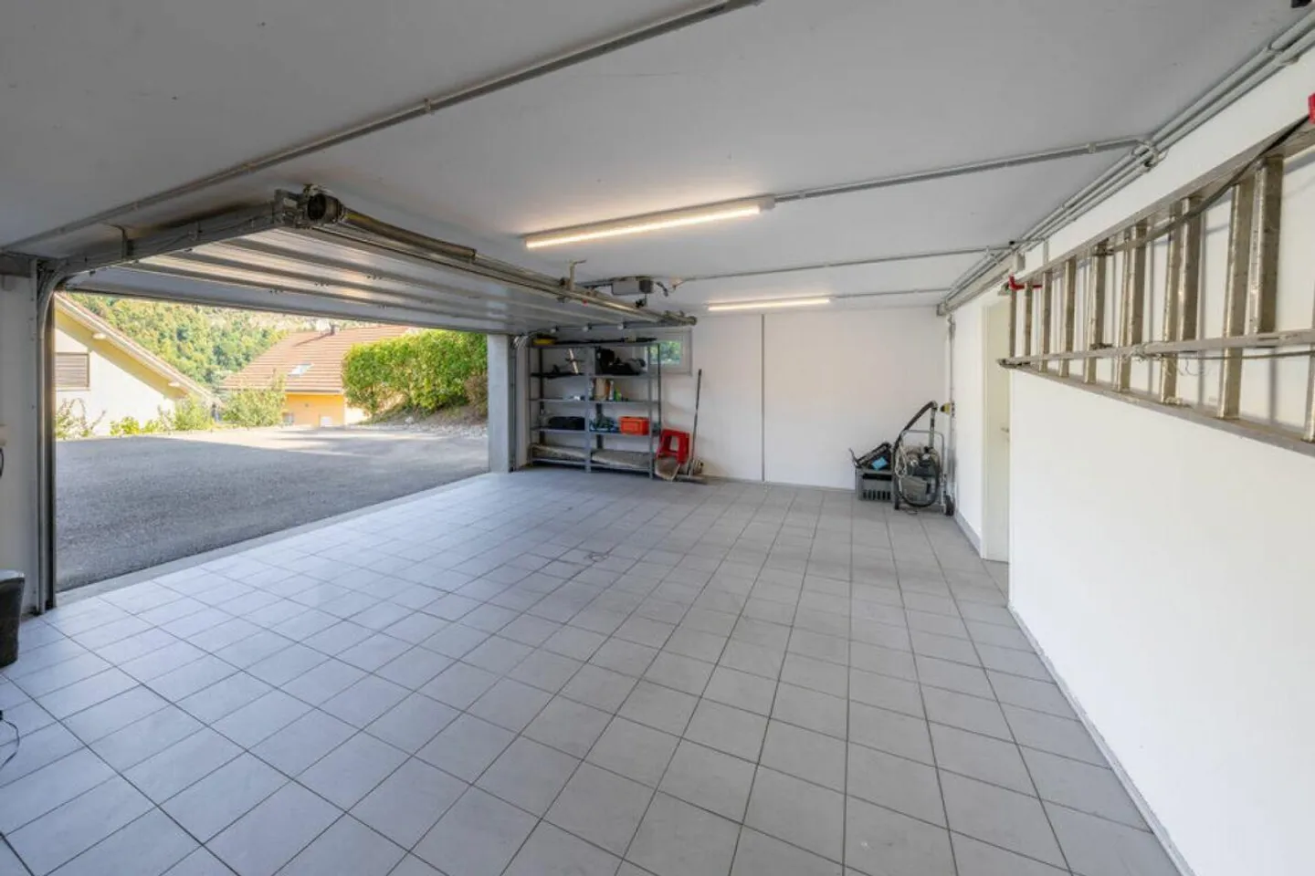 Casa unifamiliare moderna con standard Minergie-P, impianto fotovoltaico e giardino spazioso - Foto 6 di 23