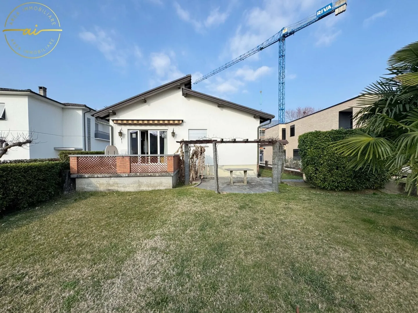 VILLA SPACIEUSE DE 8 PIÈCES AVEC JARDIN PRIVÉ À COLDRERIO - Photo 1 sur 7