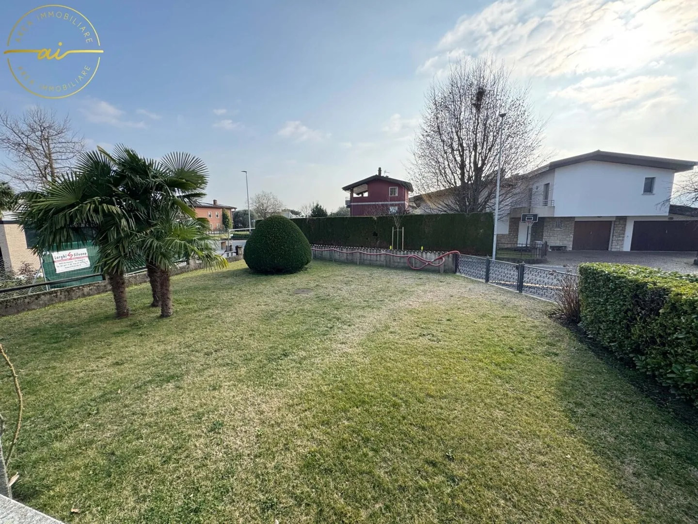 VILLA SPACIEUSE DE 8 PIÈCES AVEC JARDIN PRIVÉ À COLDRERIO - Photo 3 sur 7