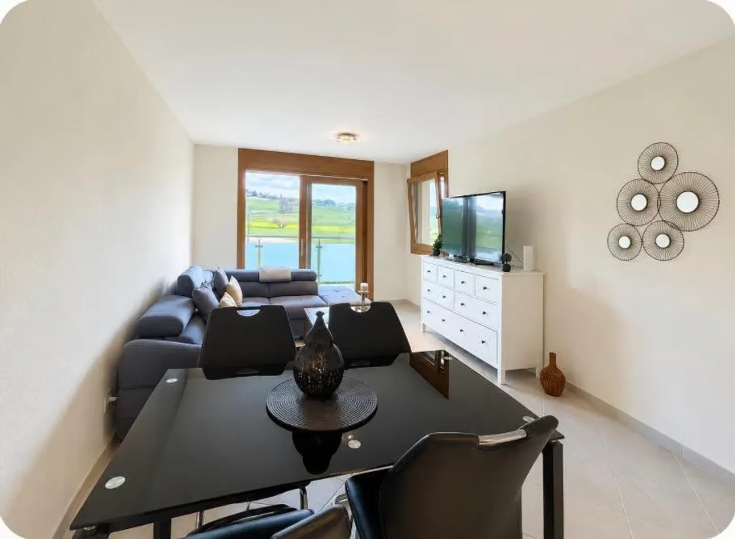 For rent – Beautiful 2.5-room apartment with large balcony in Romont - Photo 1 of 6