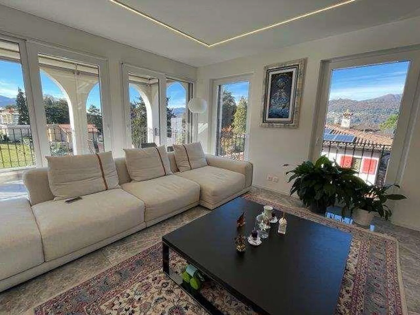 COLLINA D'ORO: ELEGANTE 3,5 ZIMMER IN VILLA MIT POOL - Foto 1 von 13