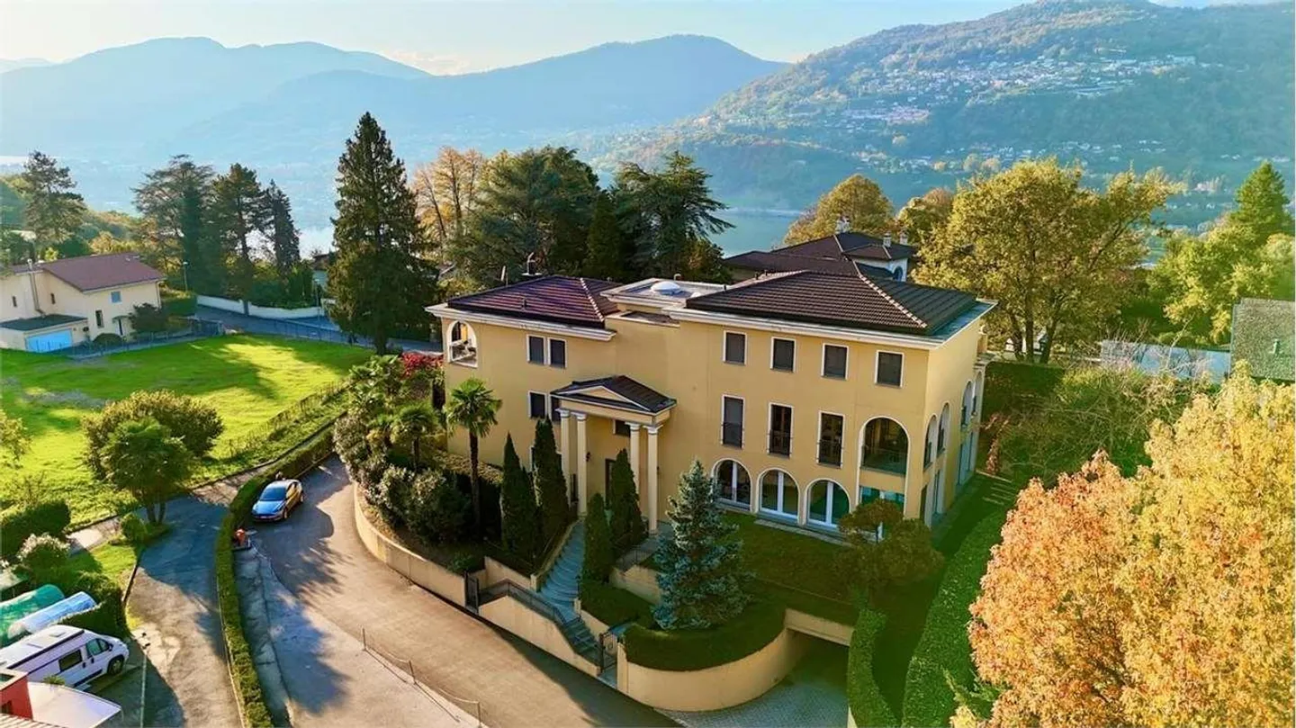 COLLINA D'ORO: ELEGANTE 3,5 ZIMMER IN VILLA MIT POOL - Foto 2 von 13