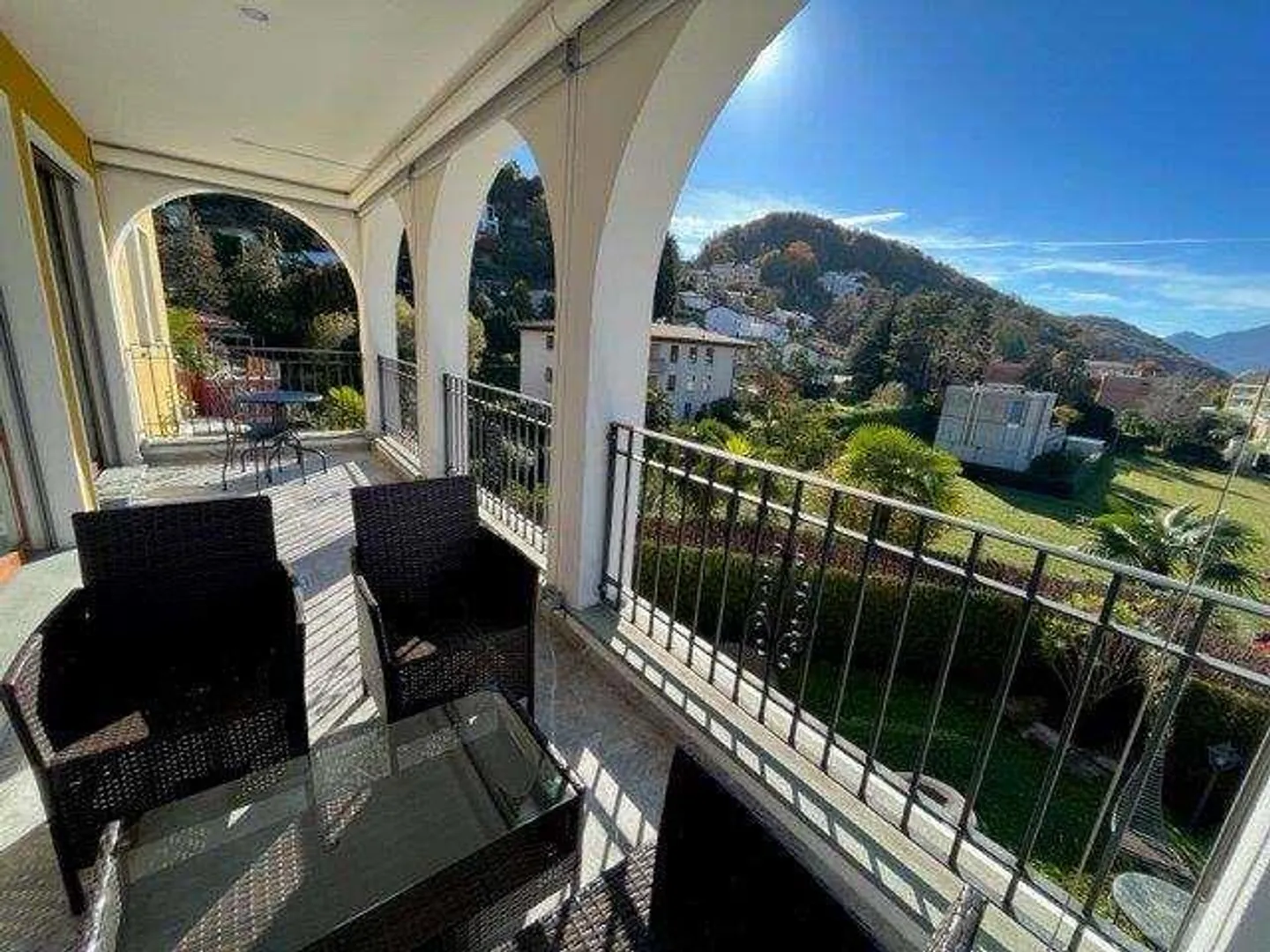 COLLINA D'ORO: ELEGANTE 3,5 ZIMMER IN VILLA MIT POOL - Foto 8 von 13