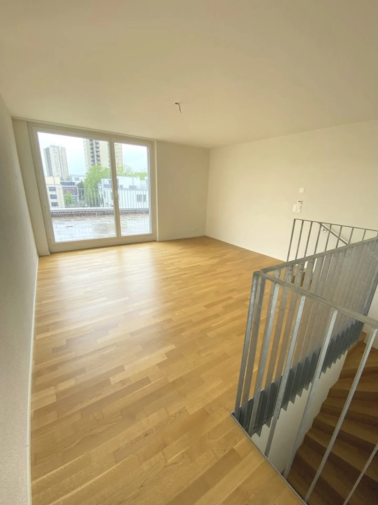 Ampio appartamento di 4,5 stanze per il comfort - Foto 8 di 9