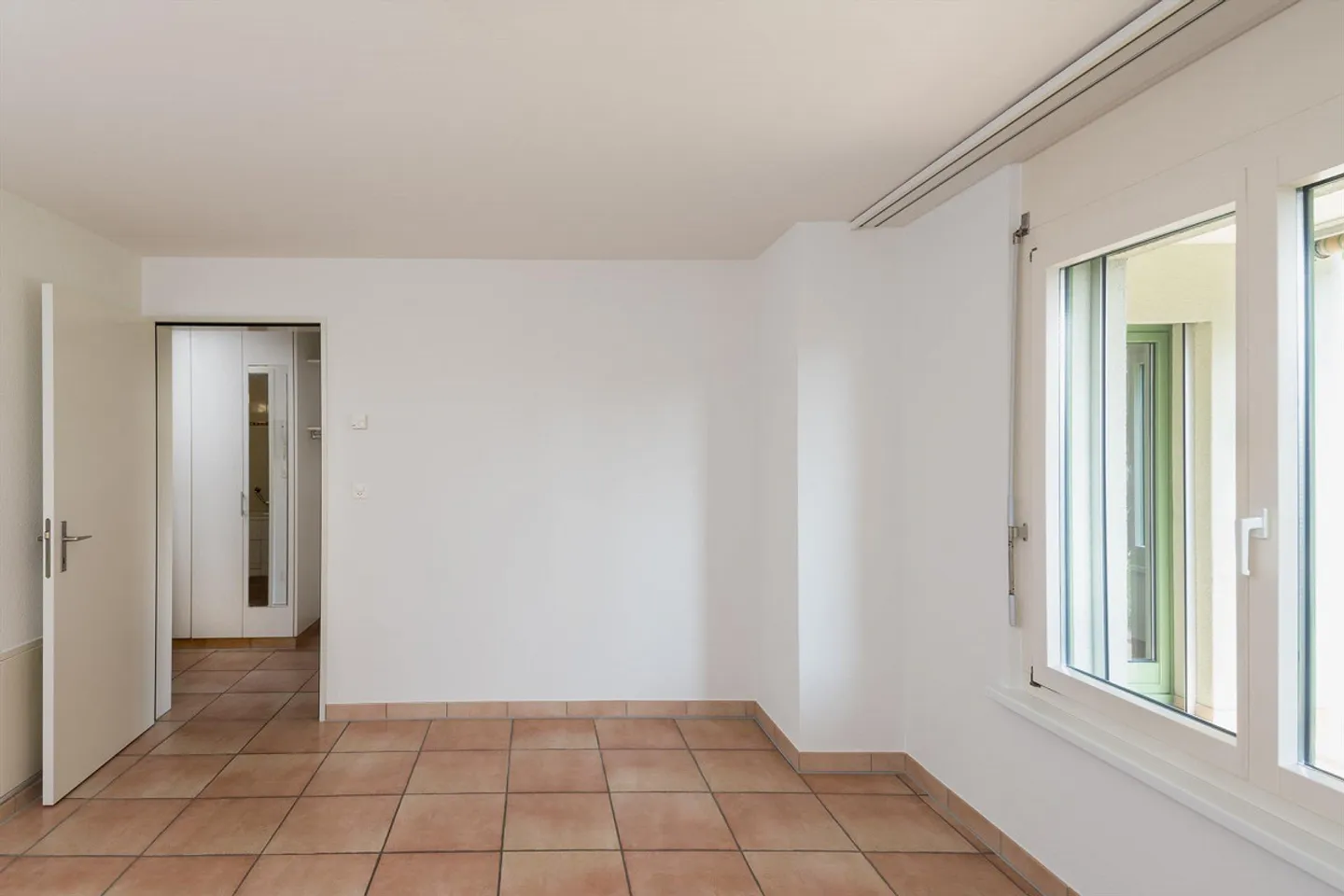 Zone résidentielle exclusive - Appartement de 3,5 pièces en hauteur - Photo 7 sur 9