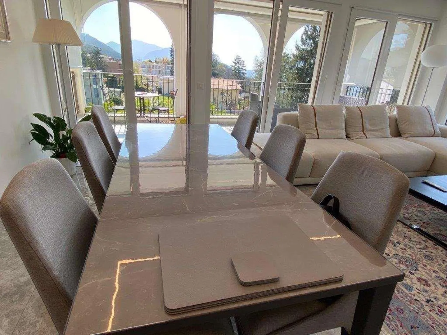 COLLINA D'ORO: ELEGANTE 3,5 ZIMMER IN VILLA MIT POOL - Foto 7 von 13