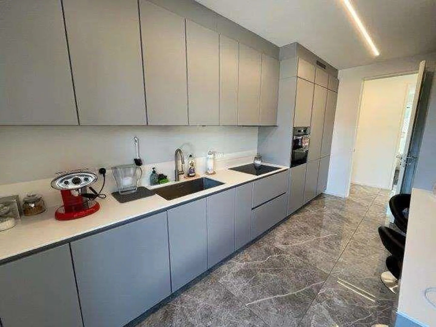 COLLINA D'ORO: ELEGANTE 3,5 ZIMMER IN VILLA MIT POOL - Foto 11 von 13