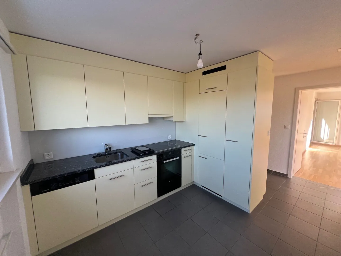 Contemporaneo, accogliente, nel verde - Appartamento 3 locali con carattere - Foto 2 di 7