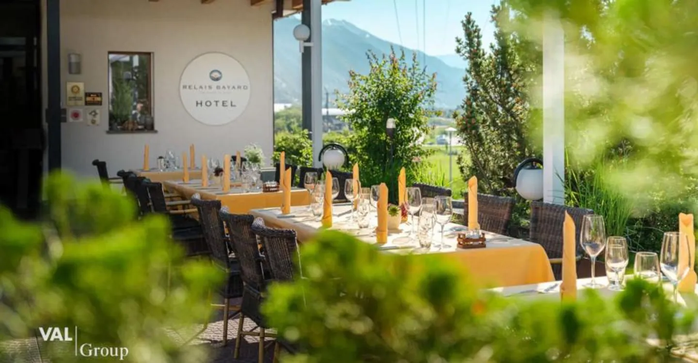 Hôtel supérieur incluant un projet de développement sur un total de 6 000 m2 - Photo 2 sur 11