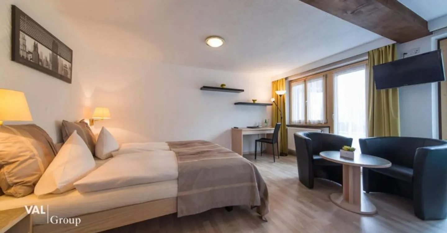 Hôtel supérieur incluant un projet de développement sur un total de 6 000 m2 - Photo 6 sur 11