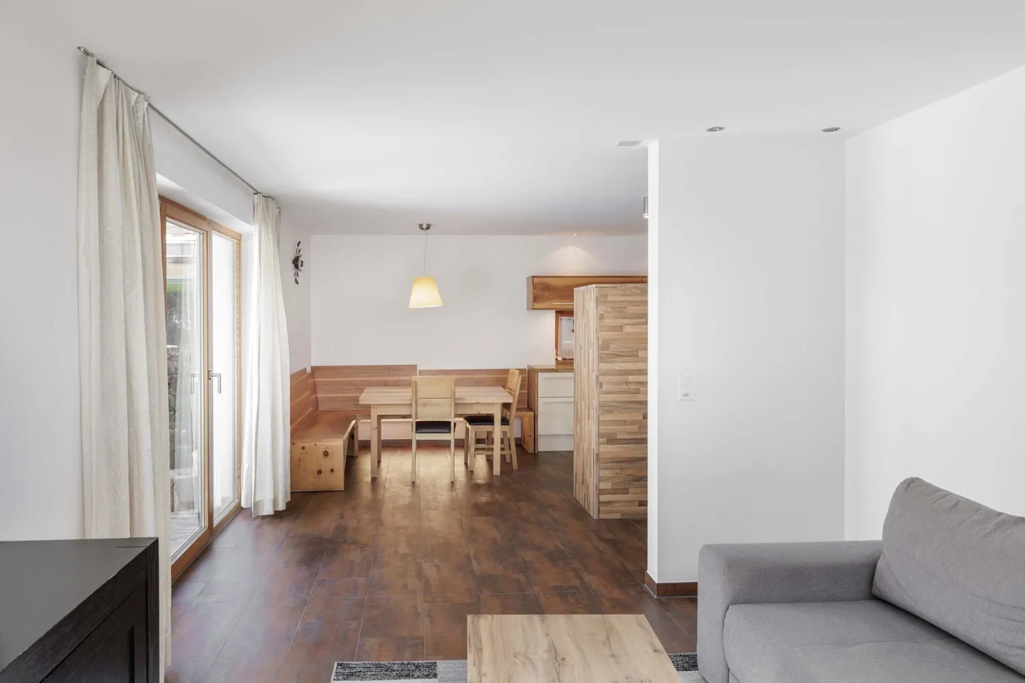 Holiday apartment with seating area within walking distance to the Samnaun/Ischgl ski area - Photo 2 of 8