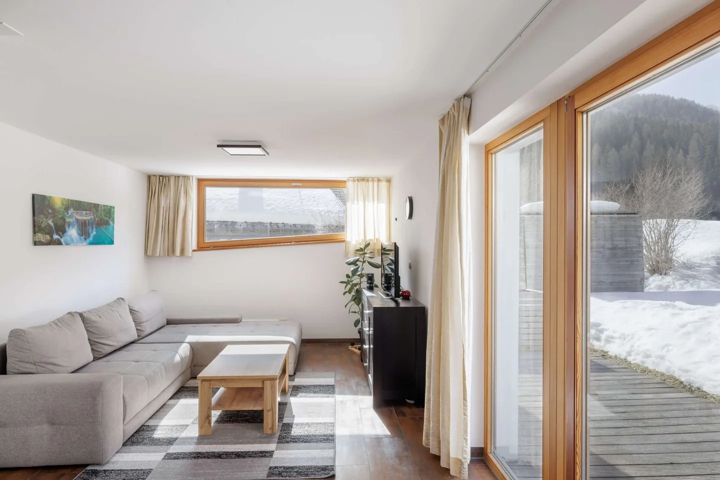 Holiday apartment with seating area within walking distance to the Samnaun/Ischgl ski area - Photo 1 of 8