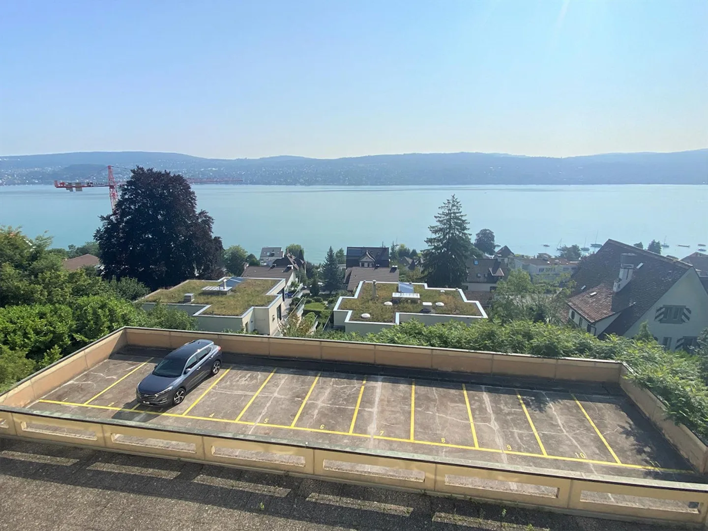 Parking extérieur sécurisé avec vue sur le lac à Zurich - Photo 1 sur 1
