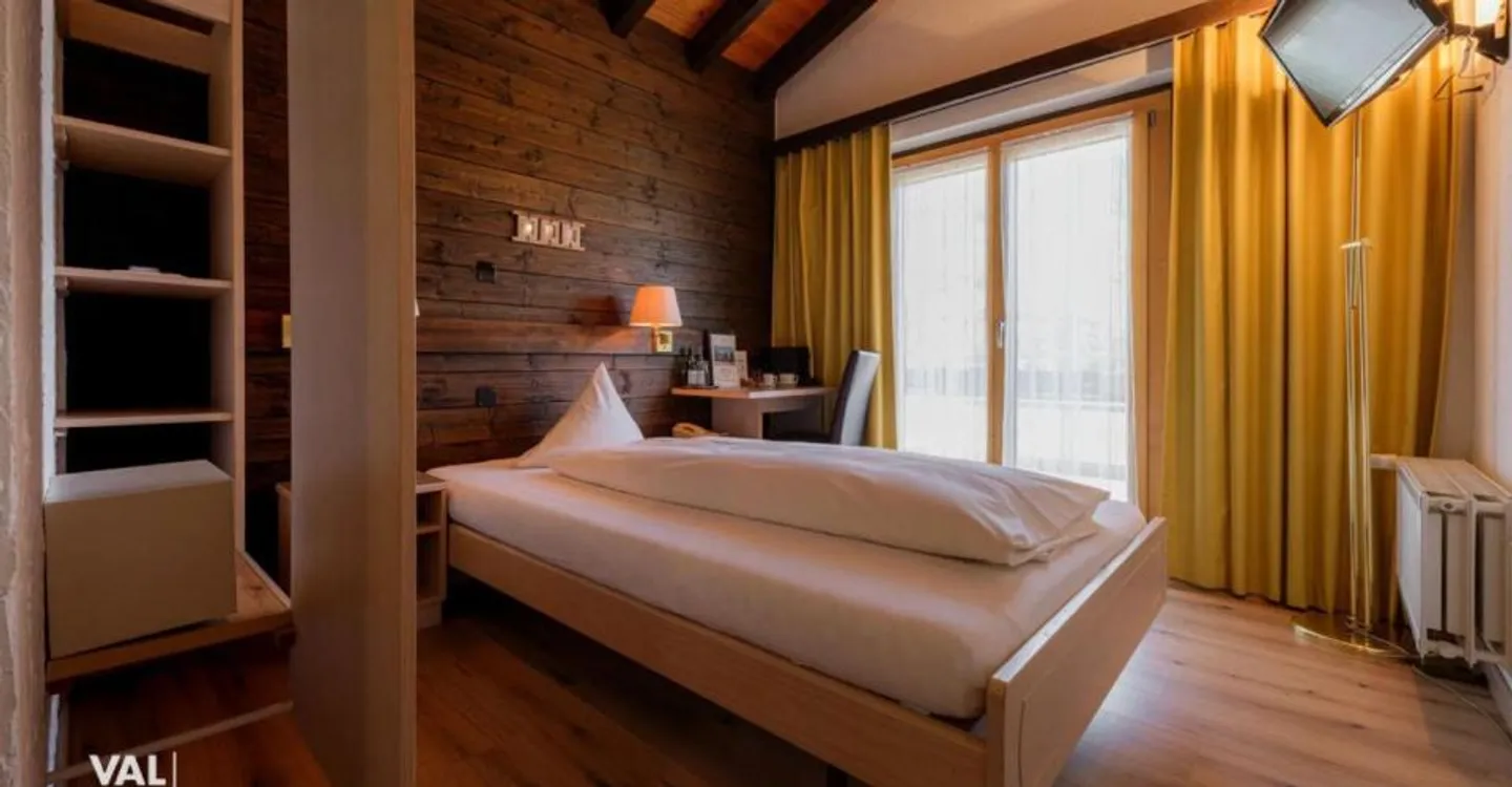 Hôtel supérieur incluant un projet de développement sur un total de 6 000 m2 - Photo 8 sur 11
