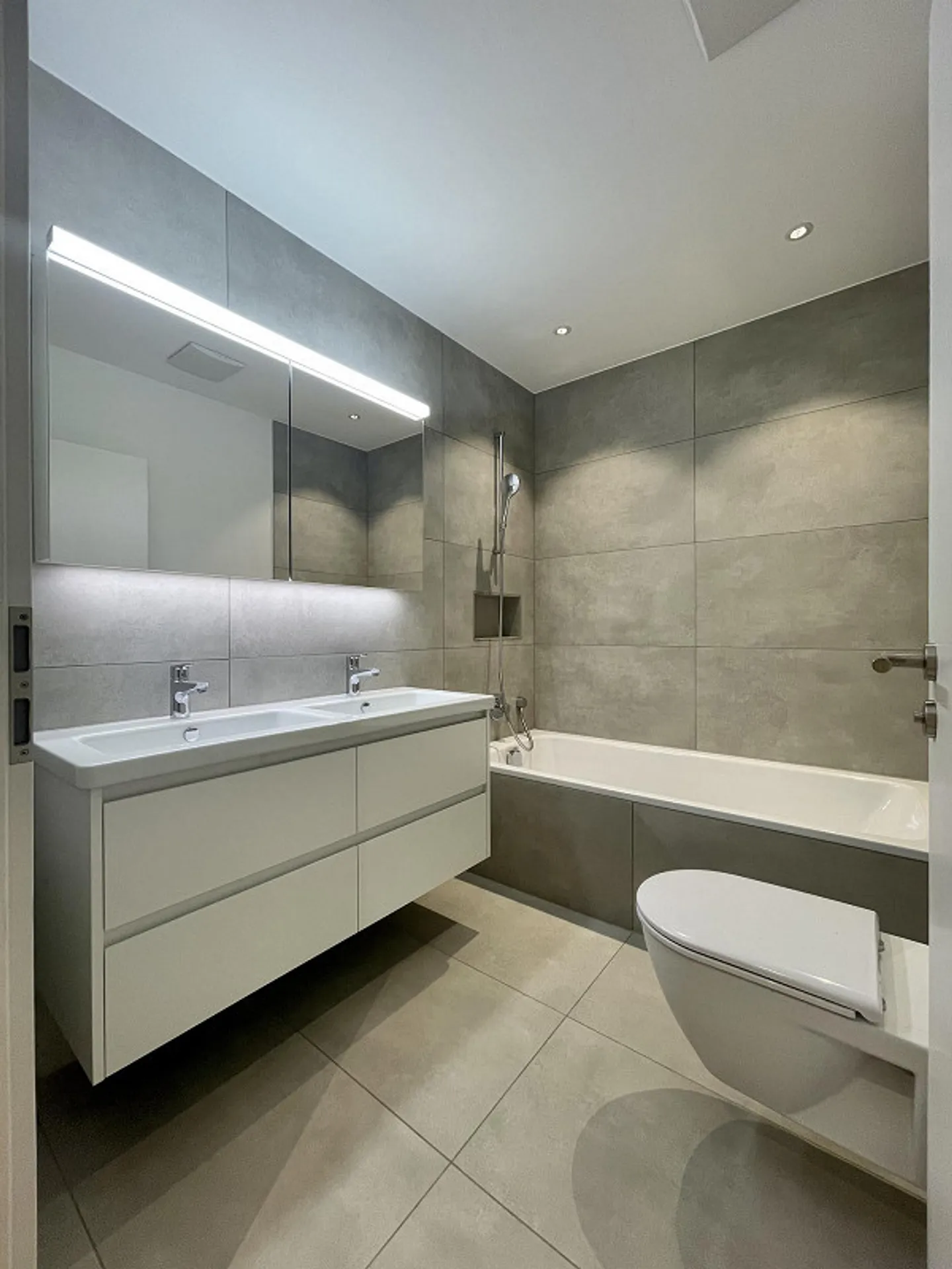 Wunderschönes und modernes Einfamilienhaus - Foto 7 von 17