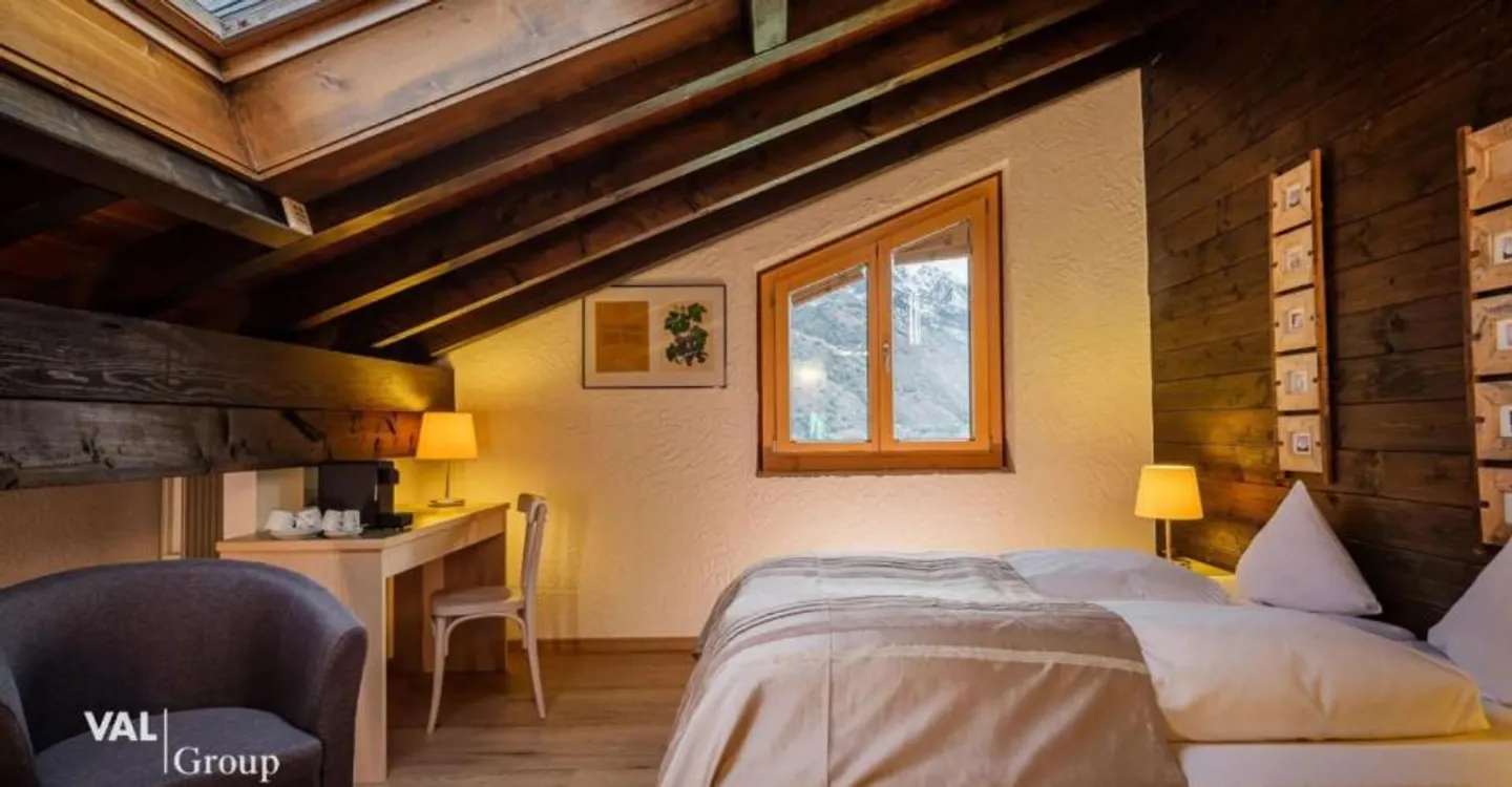 Hôtel supérieur incluant un projet de développement sur un total de 6 000 m2 - Photo 9 sur 11