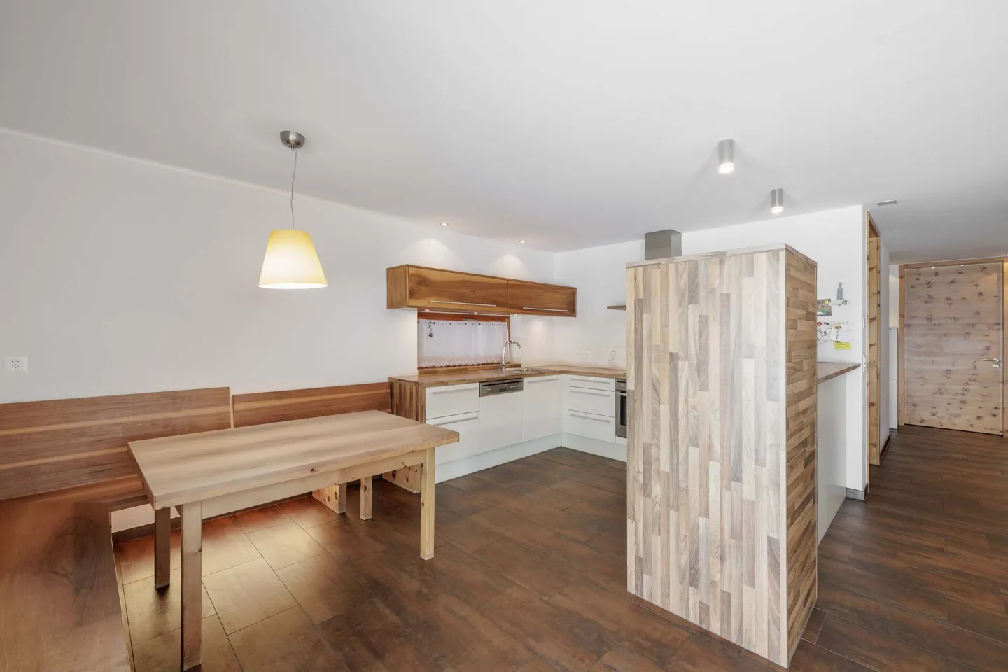 Holiday apartment with seating area within walking distance to the Samnaun/Ischgl ski area - Photo 5 of 8