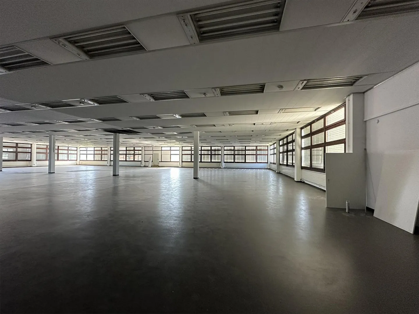 FOR SALE LARGE WAREHOUSE/COMMERCIAL/INDUSTRIAL DEPOSIT - Photo 4 of 10