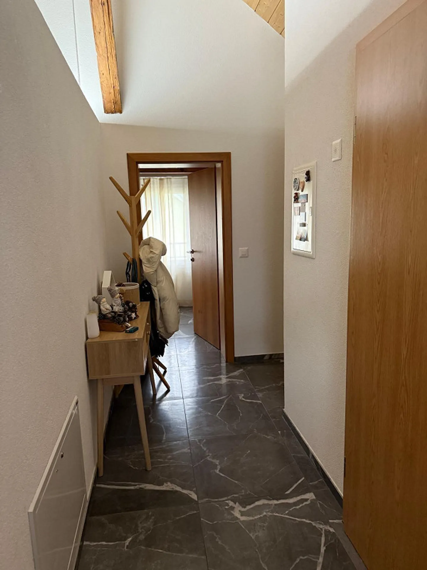 Appartement sous les combles de 3,5 pièces à louer à Silenen - Photo 3 sur 6