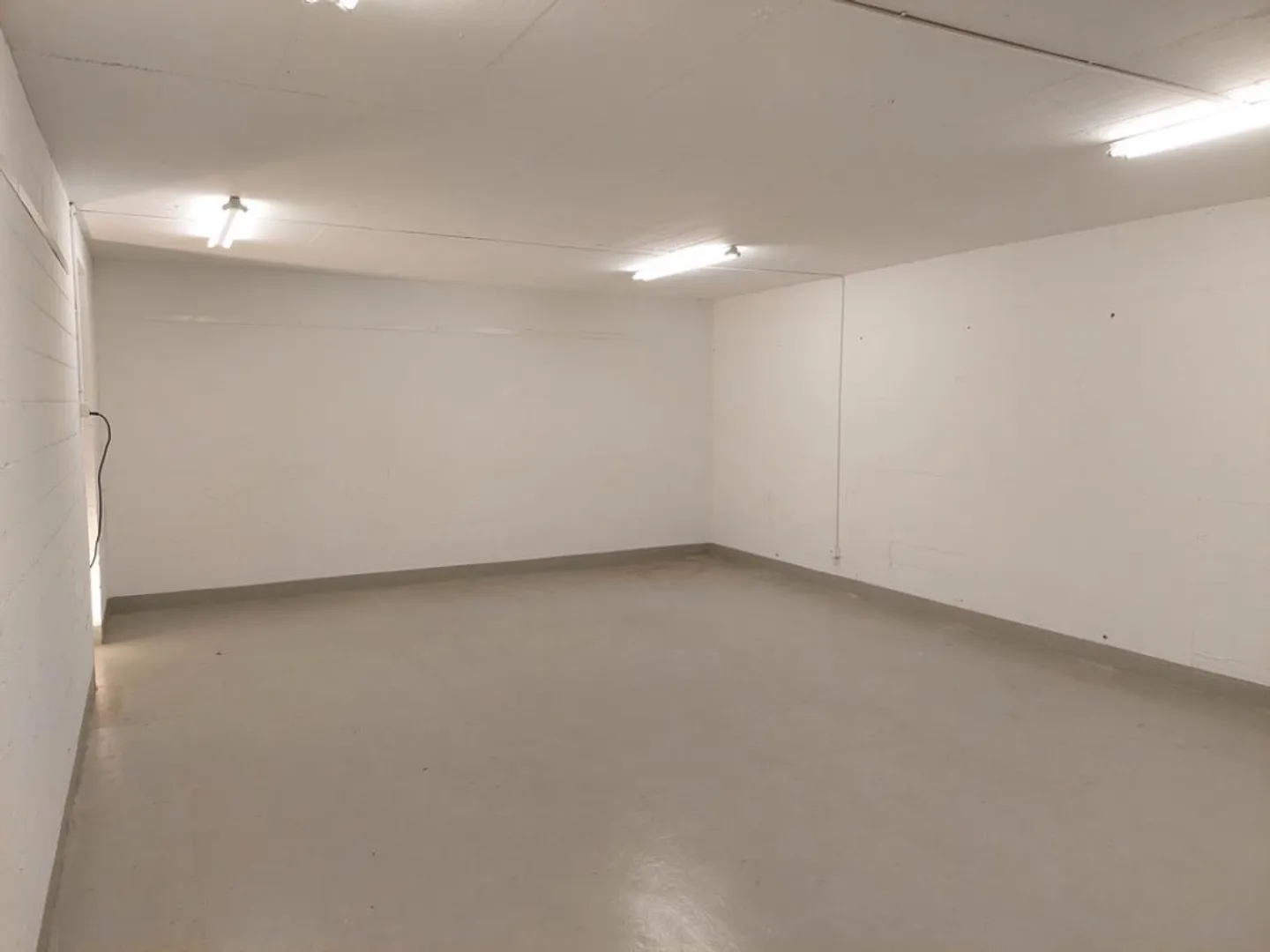 Grand espace de stockage au centre-ville - Photo 2 sur 5