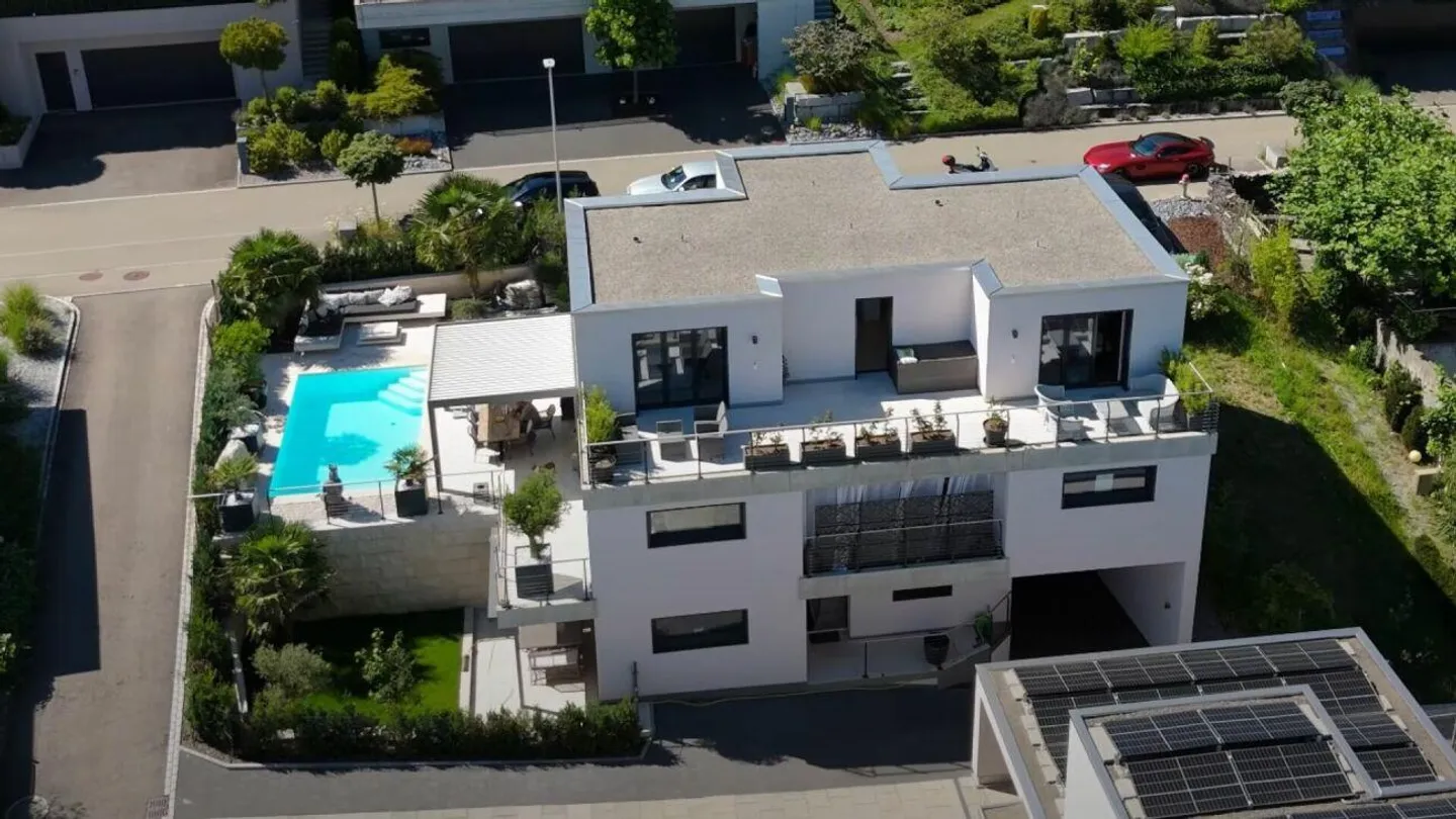 Luxuriöses Einfamilienhaus mit Einliegerwohnung und traumhaftem Gartenparadies in Neftenbach - Foto 15 von 16