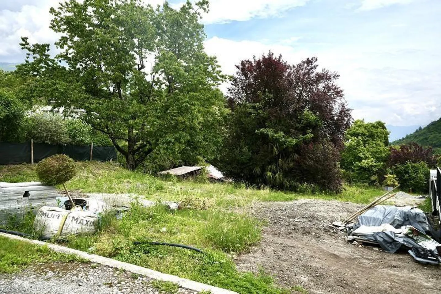Terreno di 570 m2 in una posizione tranquilla e soleggiata con vista - Foto 2 di 13